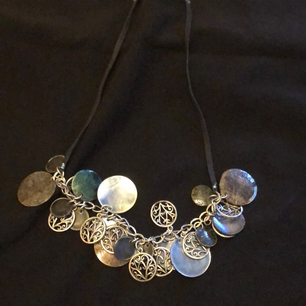 🎉HP🎉🆕✨Black and Silver Intricate Necklace✨